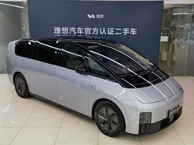 Li Auto MEGA — Фото автомобиля 3