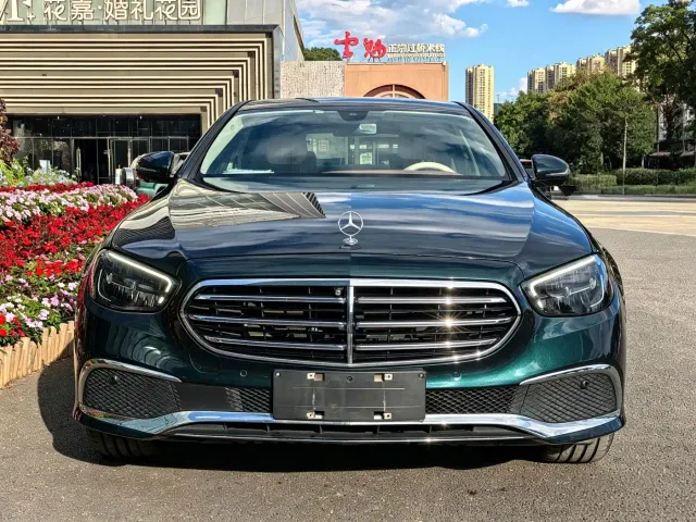 Mercedes-Benz E-Class — Фото автомобиля 2
