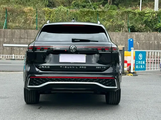 Volkswagen Tiguan L — Фото автомобиля 8