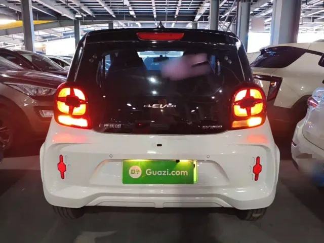 Roewe Clever — Фото автомобиля 5