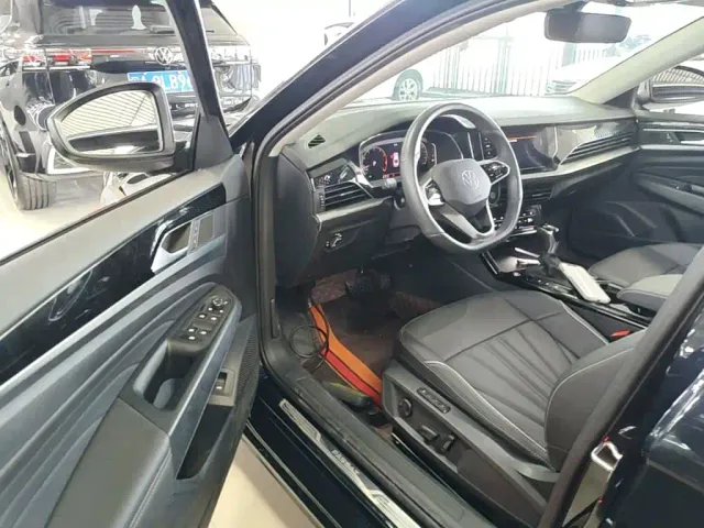 Volkswagen Passat — Фото автомобиля 15