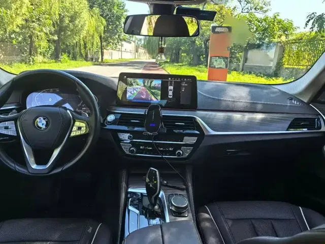 BMW 5 Series — Фото автомобиля 10