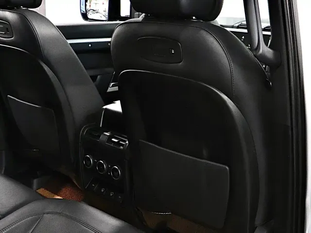 Land Rover Defender — Фото автомобиля 17