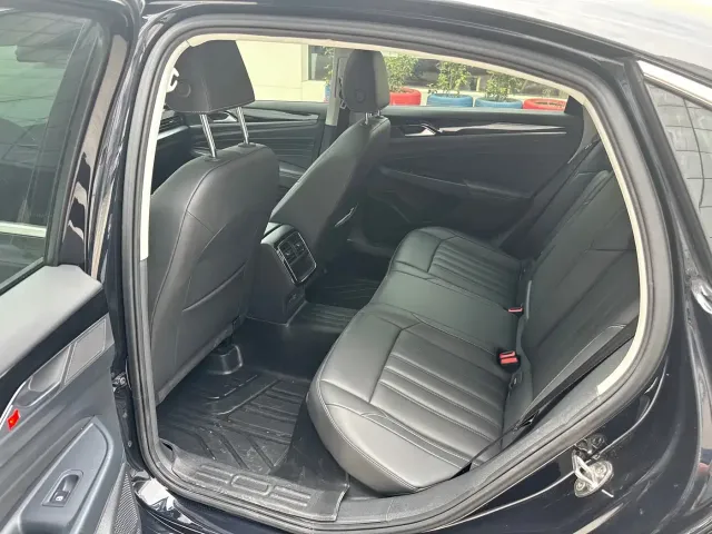 Volkswagen Passat — Фото автомобиля 14
