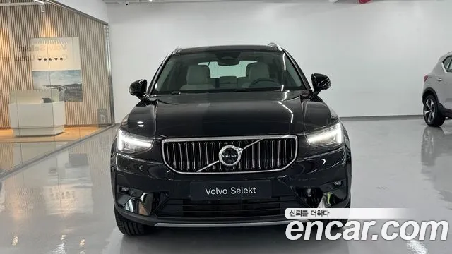 Вольво XC40 B4 Ultra Bright — Фото автомобиля 3