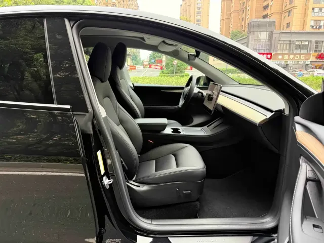 Tesla Model Y 2022 Facelift Rear-Wheel Drive Version — Фото автомобиля 11