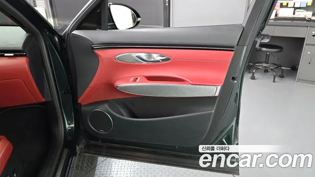 Genesis GV70 2.5T Бензин AWD — Фото автомобиля 24