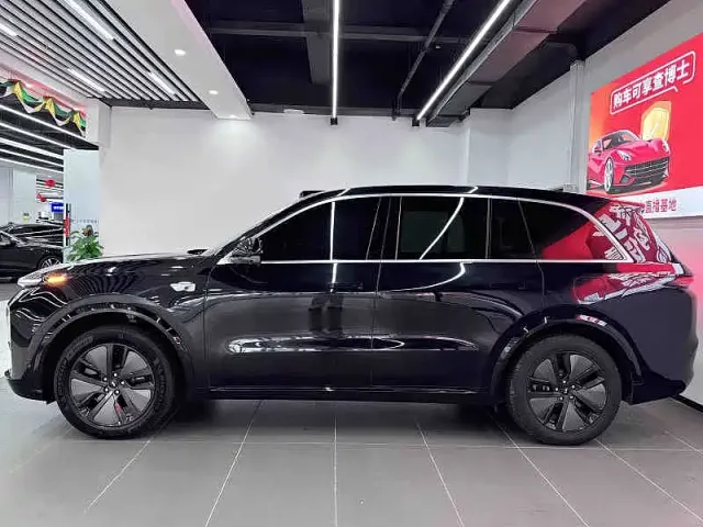 Li Auto L8 — Фото автомобиля 5