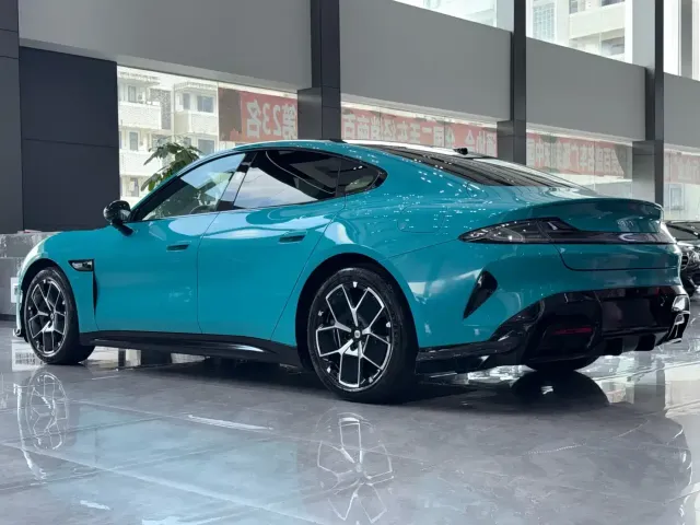 Xiaomi SU7 — Фото автомобиля 8