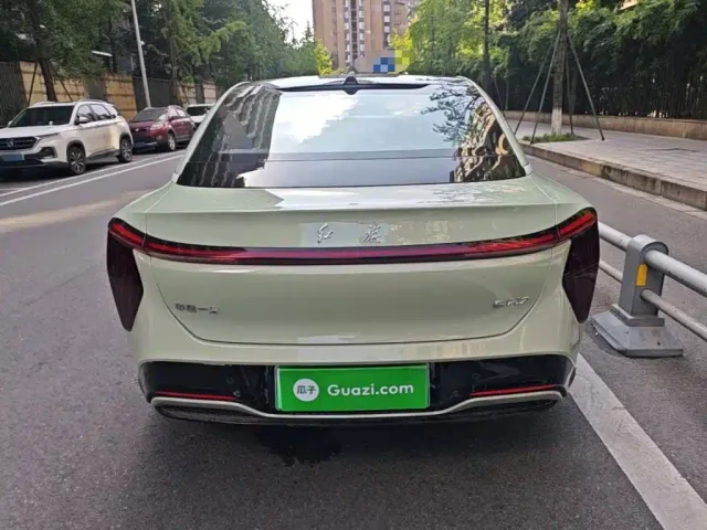 Hongqi EH7 — Фото автомобиля 5