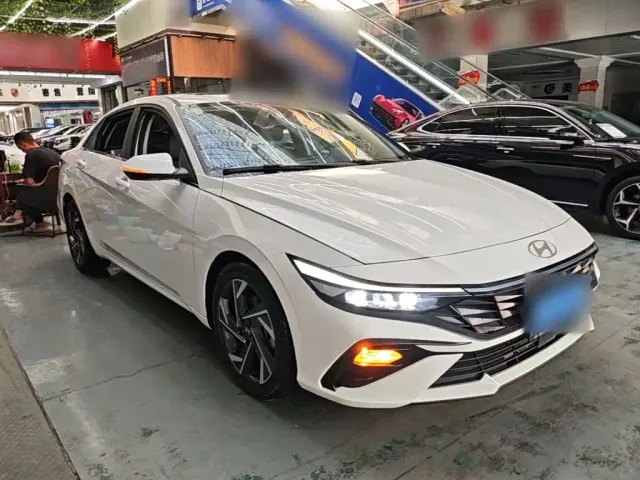 Hyundai Elantra — Фото автомобиля 3