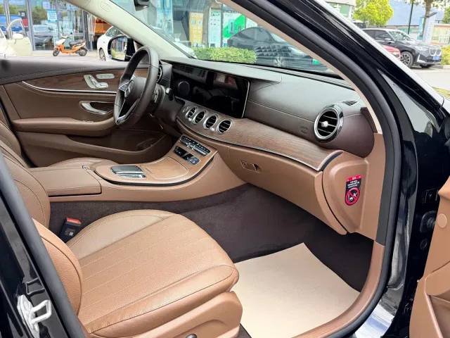 Mercedes-Benz E-Class — Фото автомобиля 13