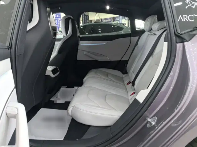 Xiaomi SU7 — Фото автомобиля 16