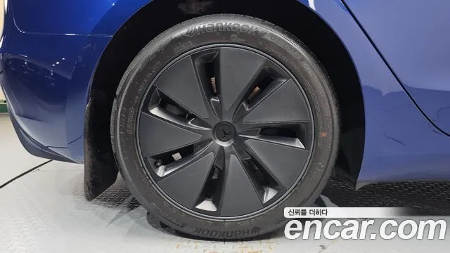 Tesla Model 3 — Фото автомобиля 4