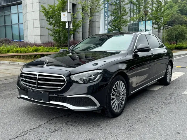 Mercedes-Benz E-Class — Фото автомобиля 2
