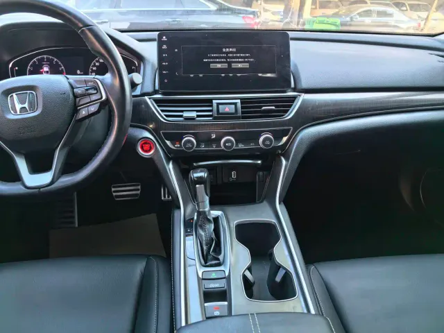 Honda Accord — Фото автомобиля 10