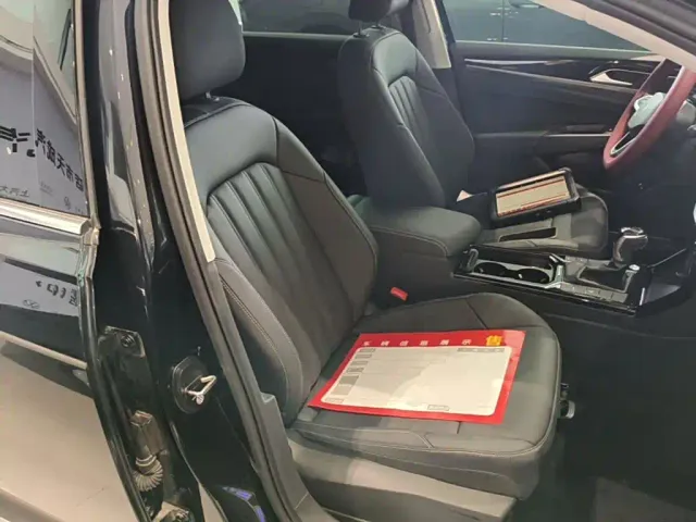 Volkswagen Passat — Фото автомобиля 24