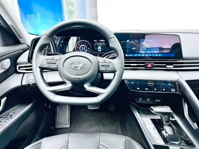 Hyundai Elantra — Фото автомобиля 7
