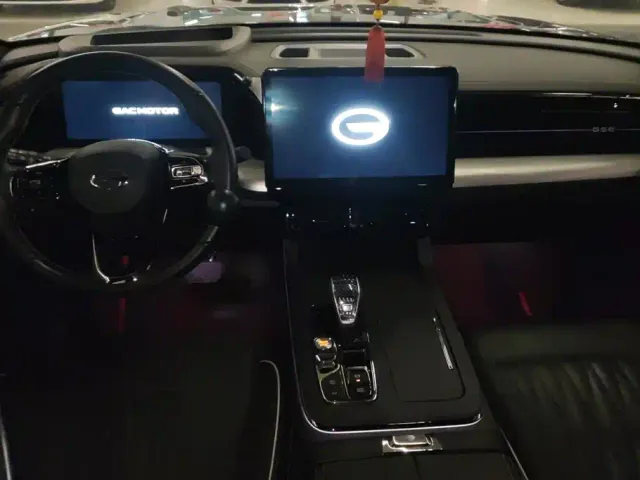 GAC Trumpchi GS8 — Фото автомобиля 12