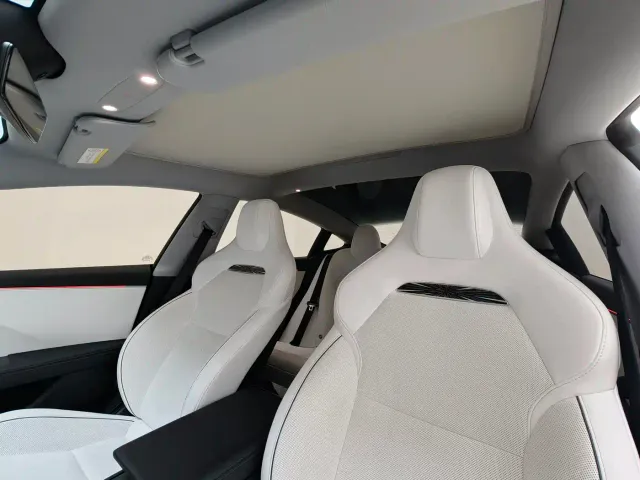 Tesla Model 3 — Фото автомобиля 7