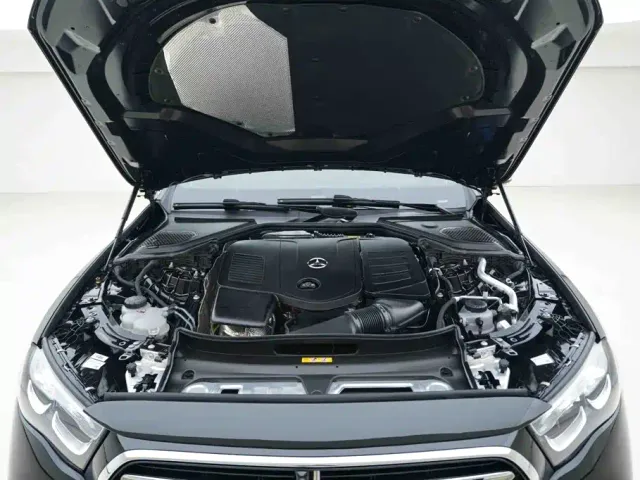 Mercedes-Benz E-Class — Фото автомобиля 7
