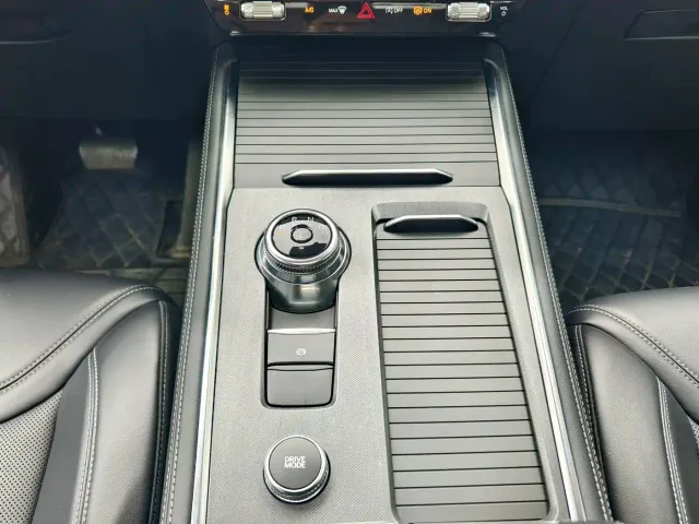 Ford Explorer — Фото автомобиля 14