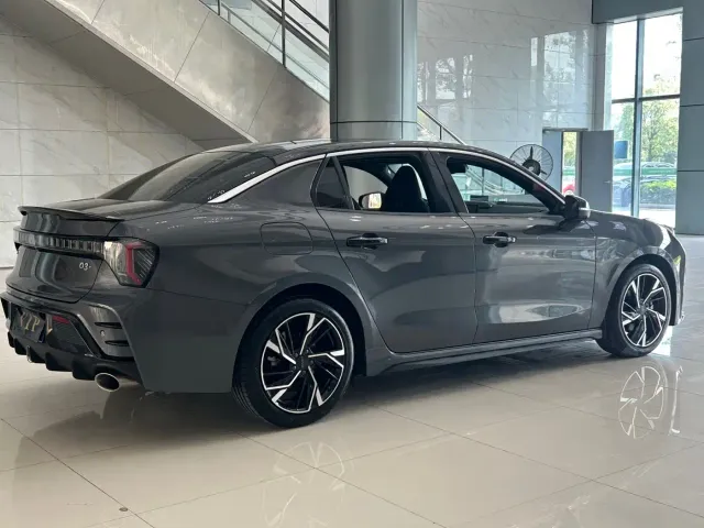Lynk & Co 03 — Фото автомобиля 13