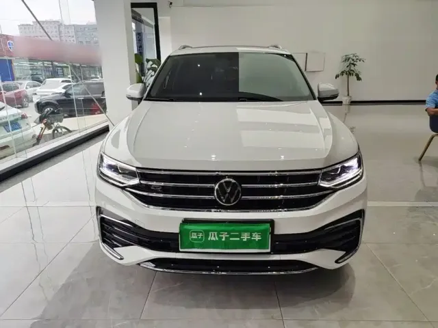 Volkswagen Tiguan L — Фото автомобиля 2