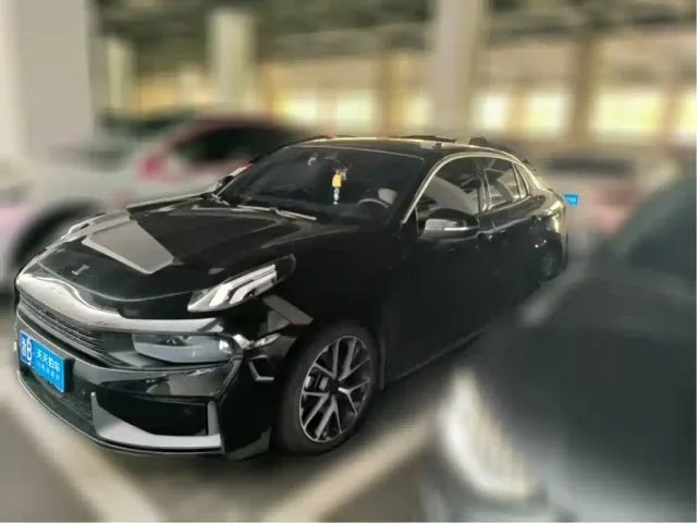 Фотография автомобиля — Lynk & Co 03