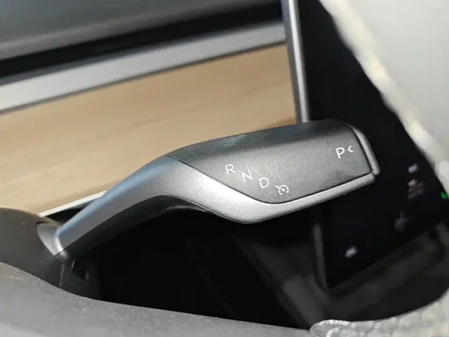 Tesla Model 3 — Фото автомобиля 13