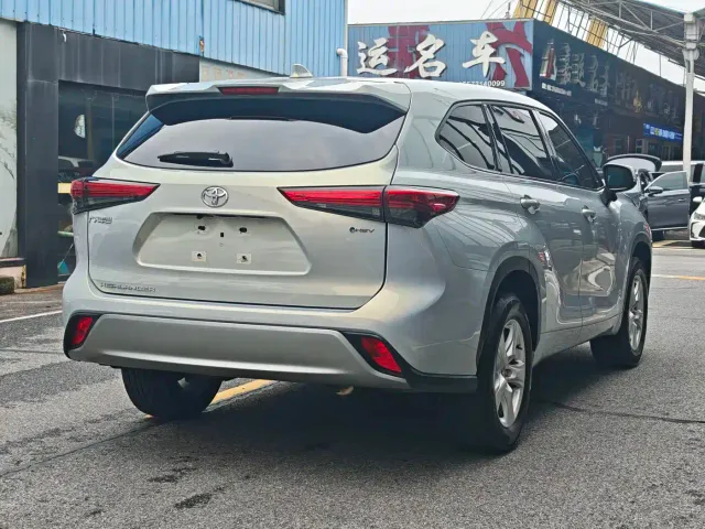 Toyota Highlander — Фото автомобиля 8