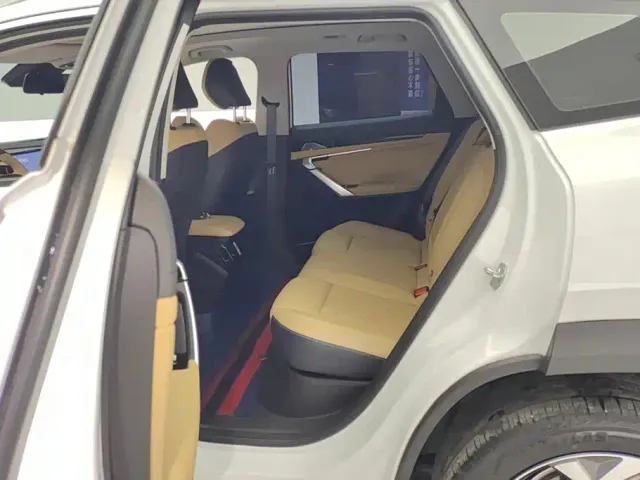 Geely Boyue L — Фото автомобиля 11