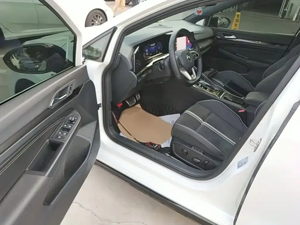 Volkswagen Golf 2021 280TSI DSG R-Line — Фото автомобиля 15