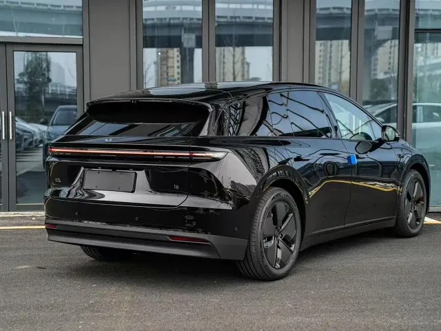 Li Auto i6 — Фото автомобиля 2
