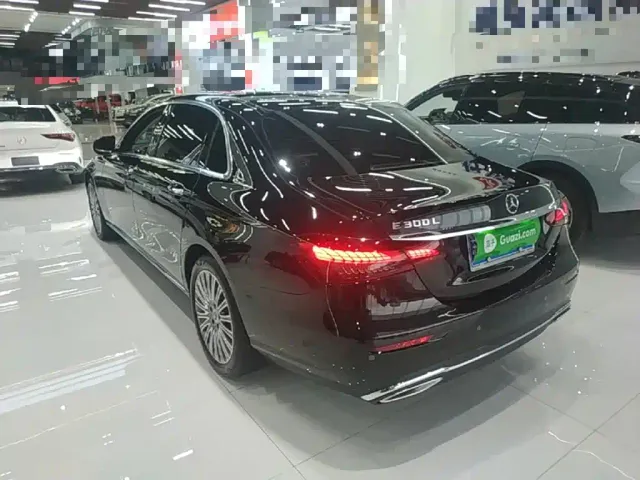 Mercedes-Benz E-Class — Фото автомобиля 4