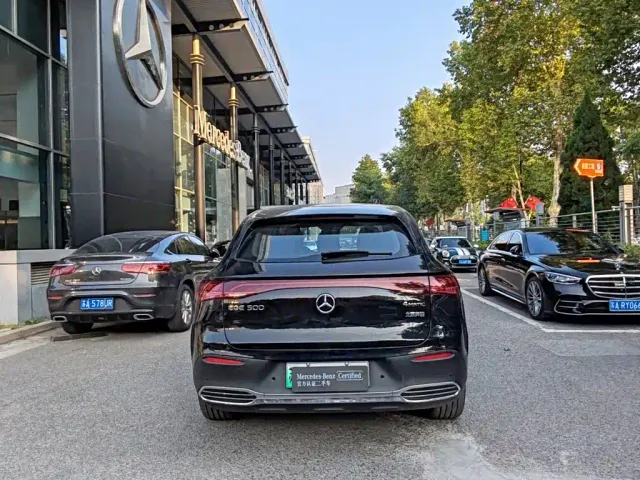 Mercedes-Benz EQE SUV — Фото автомобиля 16