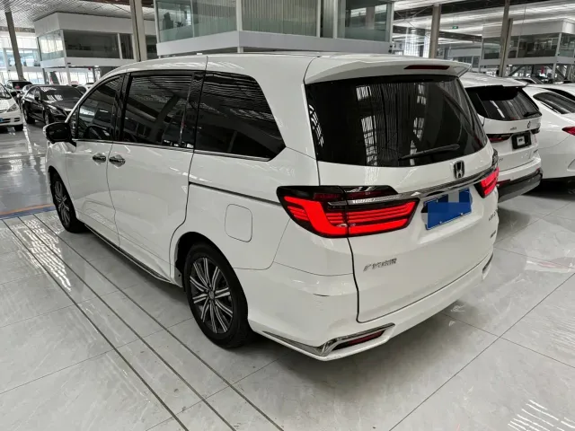 Honda Odyssey — Фото автомобиля 12