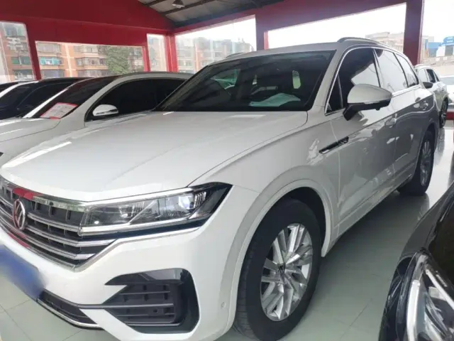 Фотография автомобиля — Volkswagen Touareg
