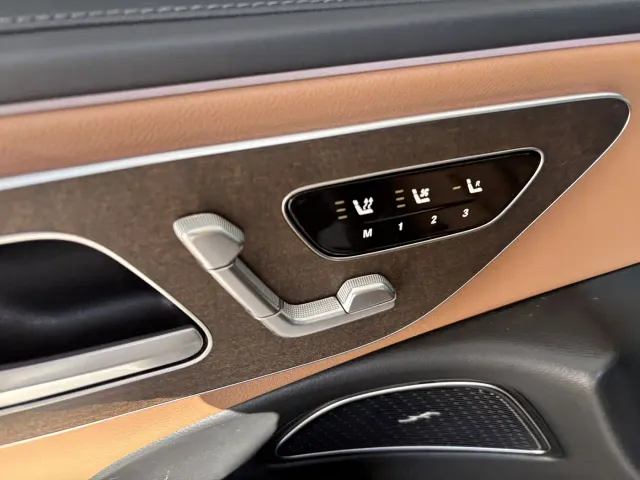 Mercedes-Benz E-Class — Фото автомобиля 11
