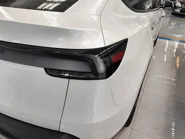 Tesla Model Y — Фото автомобиля 7