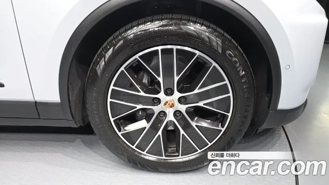 Porsche Macan — Фото автомобиля 5