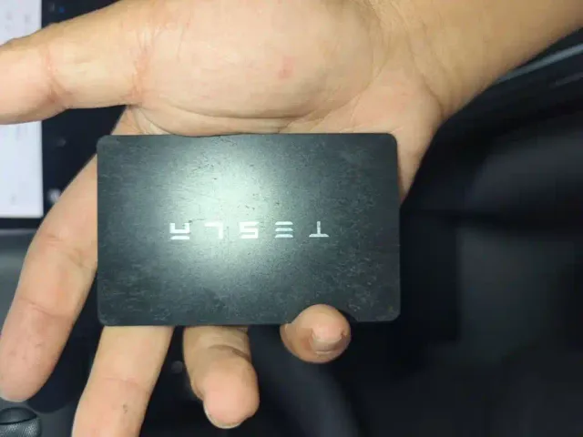 Tesla Model Y — Фото автомобиля 16