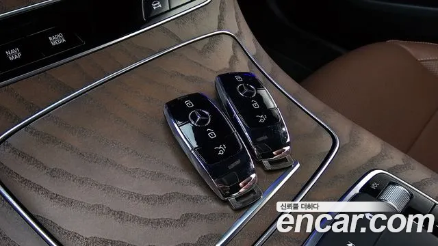 Mercedes-Benz E-Class — Фото автомобиля 27