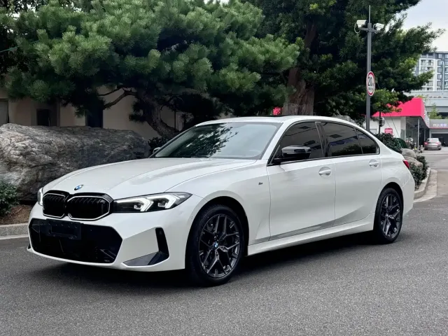 Фотография автомобиля — BMW 3 Series