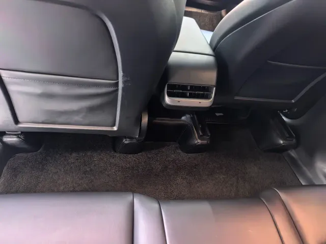 Tesla Model Y — Фото автомобиля 14