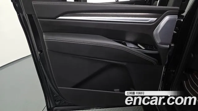 Cadillac Escalade — Фото автомобиля 14