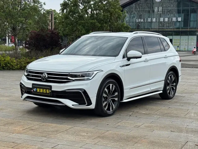 Volkswagen Tiguan L — Фото автомобиля 3