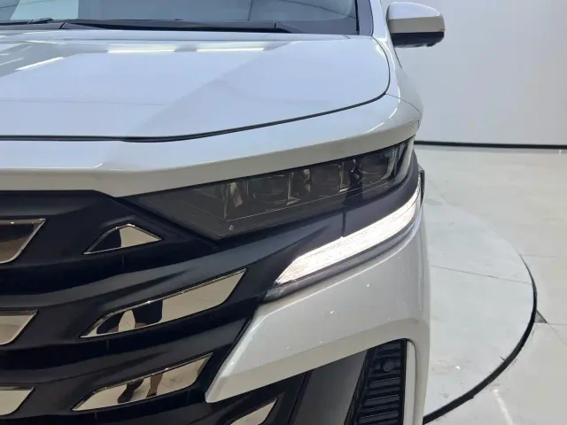 Toyota Vellfire — Фото автомобиля 6
