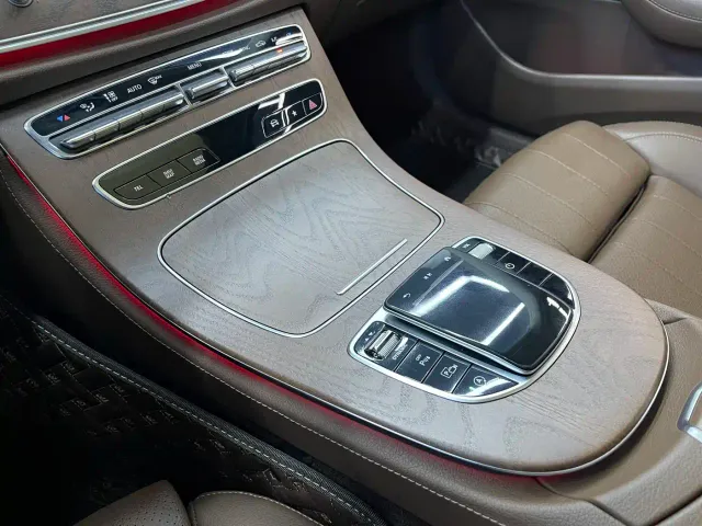 Mercedes-Benz E-Class — Фото автомобиля 15