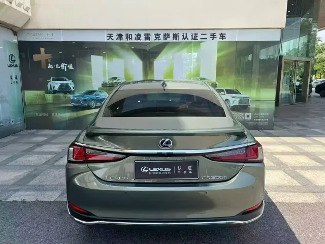 Lexus ES — Фото автомобиля 5